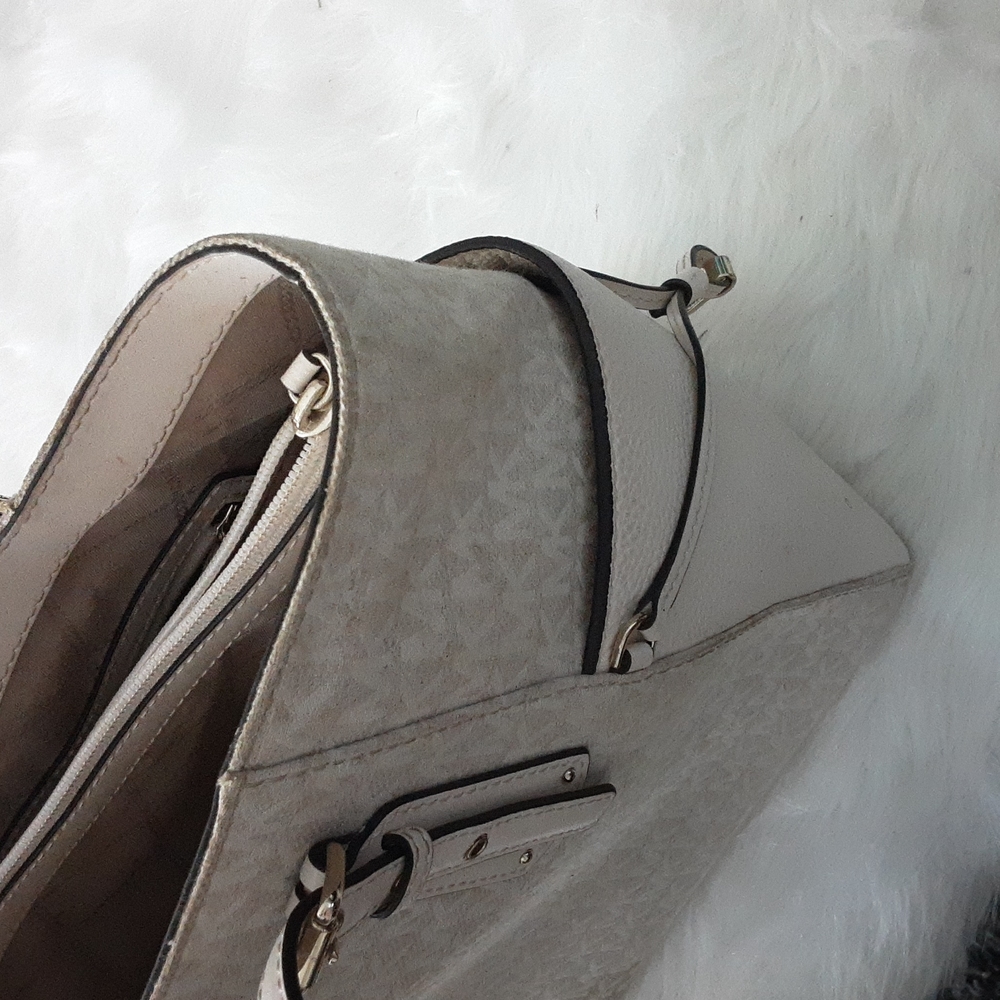 Michael Kors Women's handbag - Picture 2 of 9
